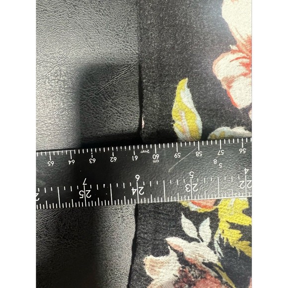 Torrid Floral Print Gauze Crochet Tank Top Black‎ Size 2 - Picture 8 of 9